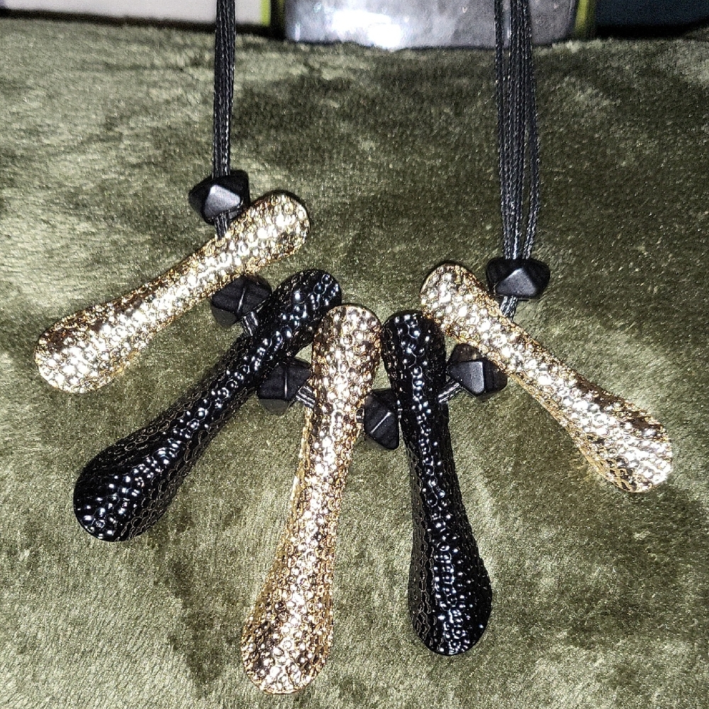 Elegant Black and Gold Necklace